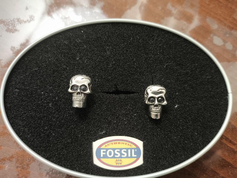 Butoni camasa  craniu