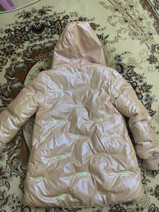 Продам куртку на девочку