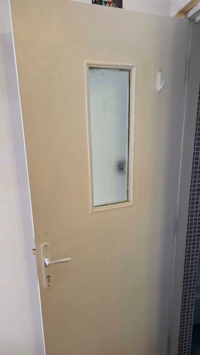 Usa alba cu toc stare bună