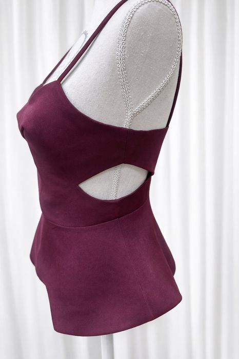 Top gen corset decupat in parti