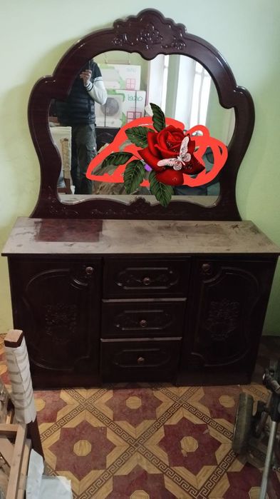 Mebel komplekt 1 oy ham ishlatilmagan yangi turibdi