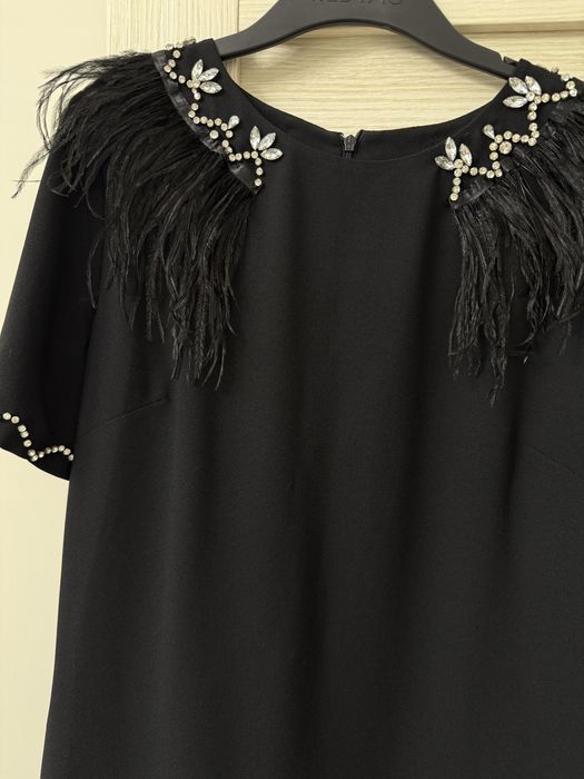 Чёрное платье с короткими рукавами