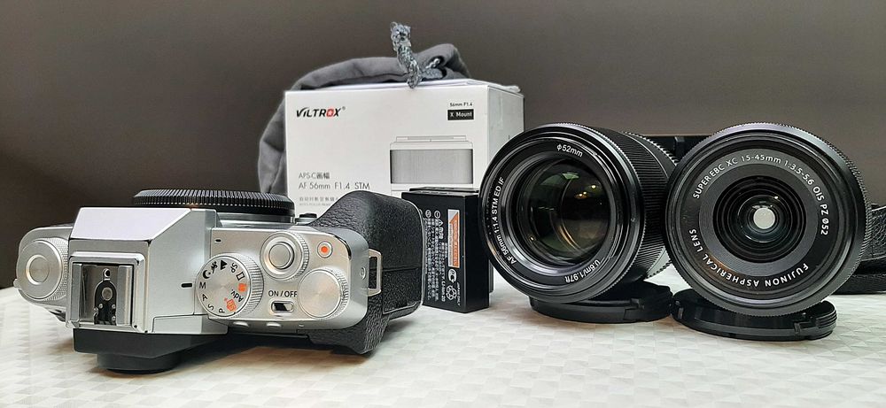 FUJIFILM X-T200 с обективи Fujifilm Fujinon XC 15-45mm f/3.5-5.6 OIS PZ,  Viltrox 56mm F/1.4 XF за Fujifilm X