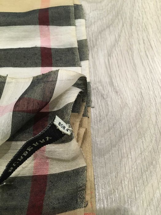 BURBERRY копринен шал