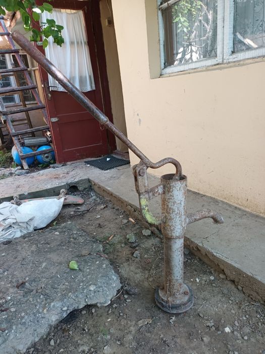 Pompa manuala de tras apa din pământ,  30 kg greutate