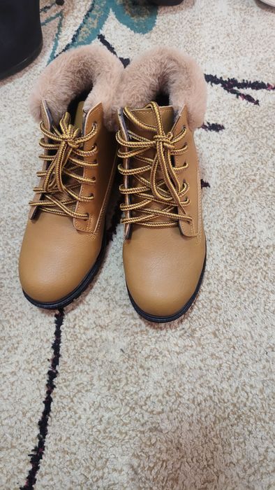 Продаётся женские сапоги