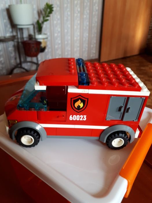 Машинка Лего. Оригинал