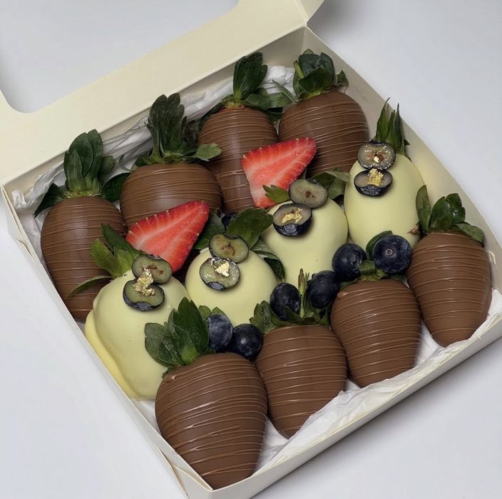 Клубника в шоколаде в виде торта