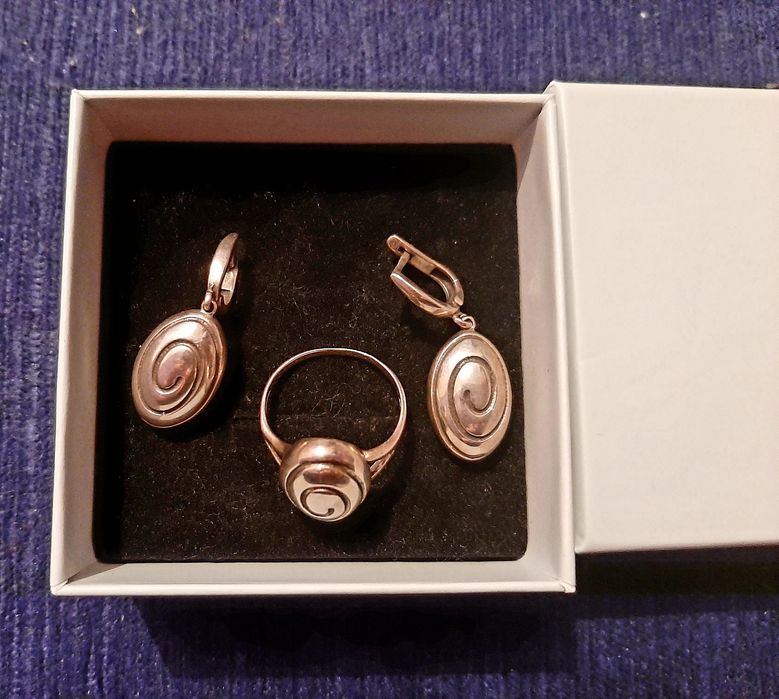 Продаю набор серги серебро