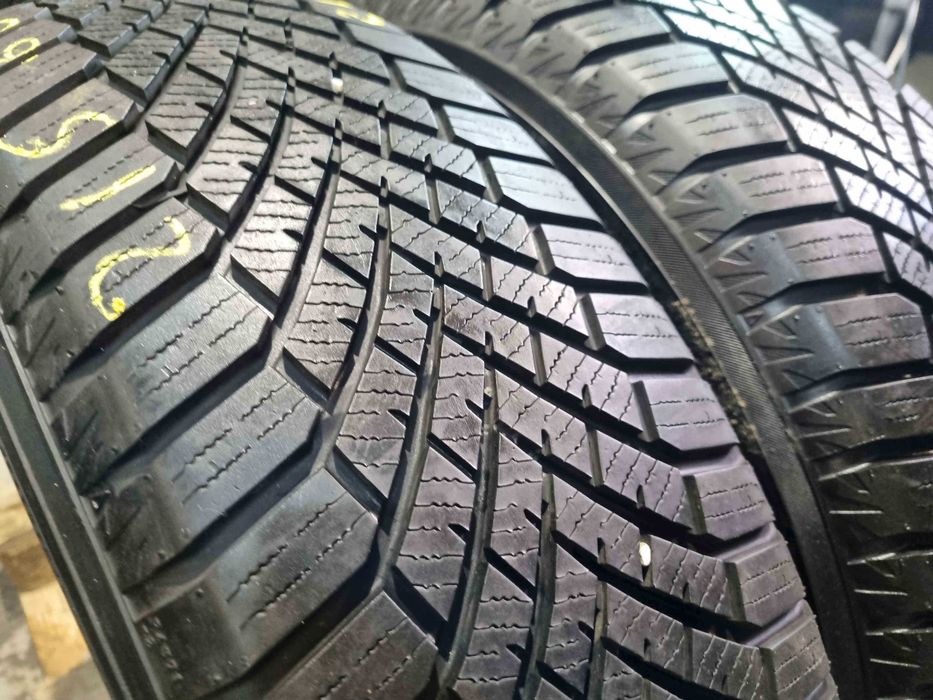 SET 2 Anvelope Iarna 215/65 R17 YOKOHAMA BluEarth Winter V906 99V