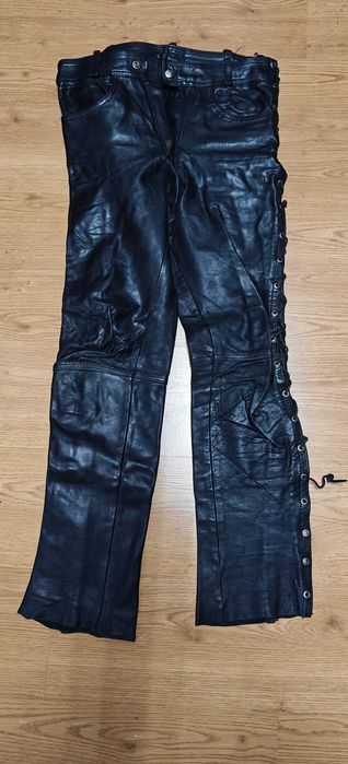 Vând Pantaloni Moto Piele Neagră cu Șireturi Laterale și Capse