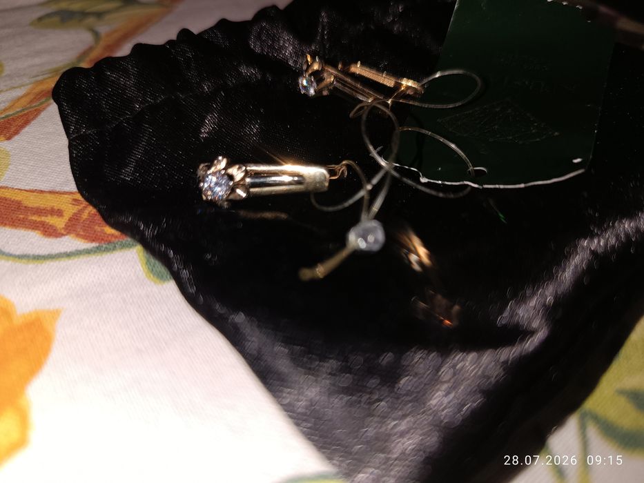 Серьги с бриллиантами и финансистами продам