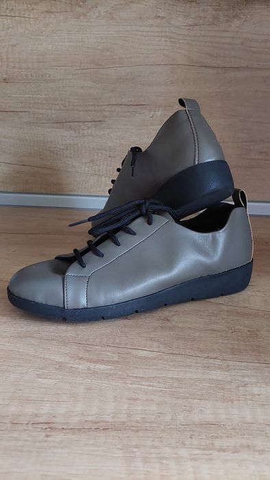 Ниски дамски кожени обувки