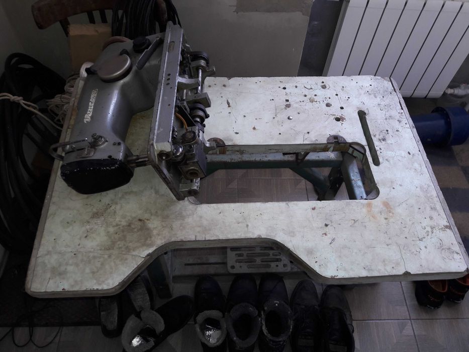 Продам швейную машинку Минерва