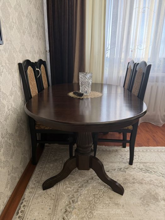 Стол в гостинную