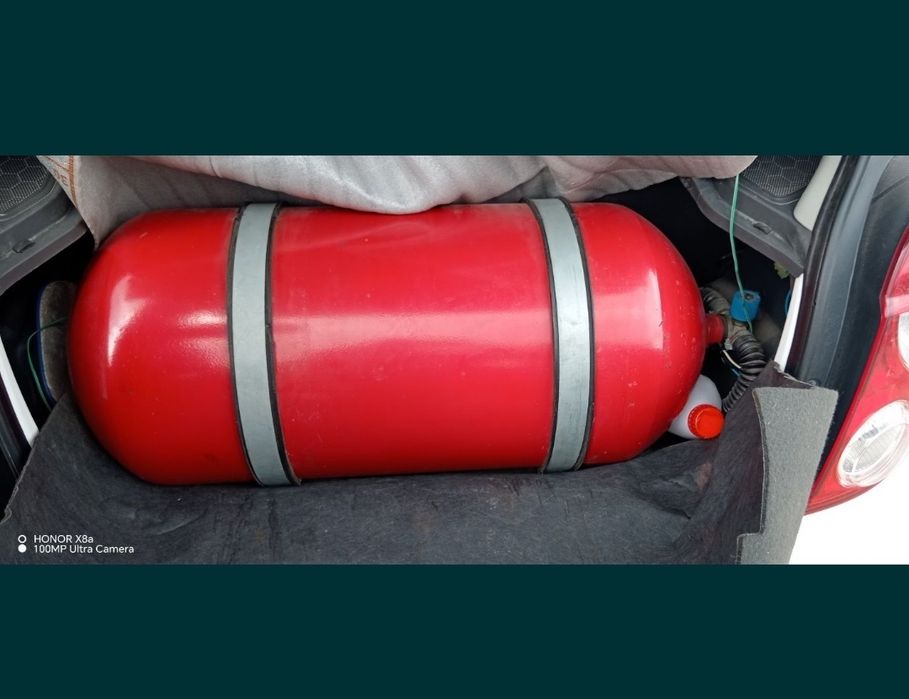 Газ  балон  100 л камплек ишлаб турибди