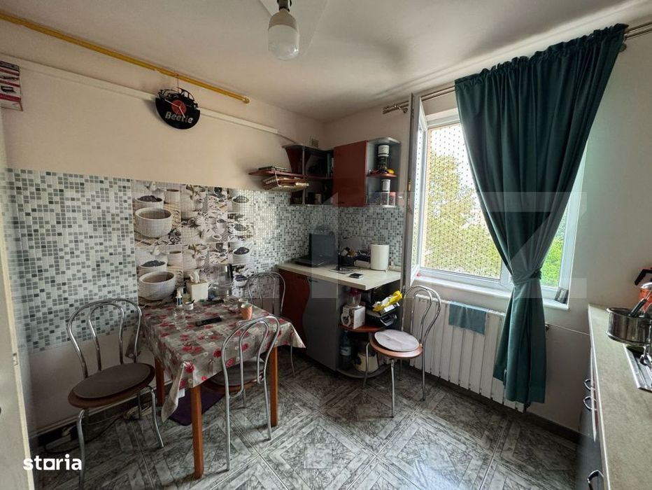 Apartament de vanzare, cu 3 camere decomandat, 61 mp, zona Progresul