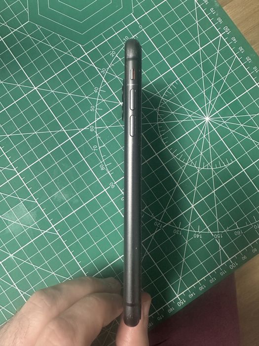 iPhone 11 cu 64Gb memorie stocare si cu toate accesoriile incluse