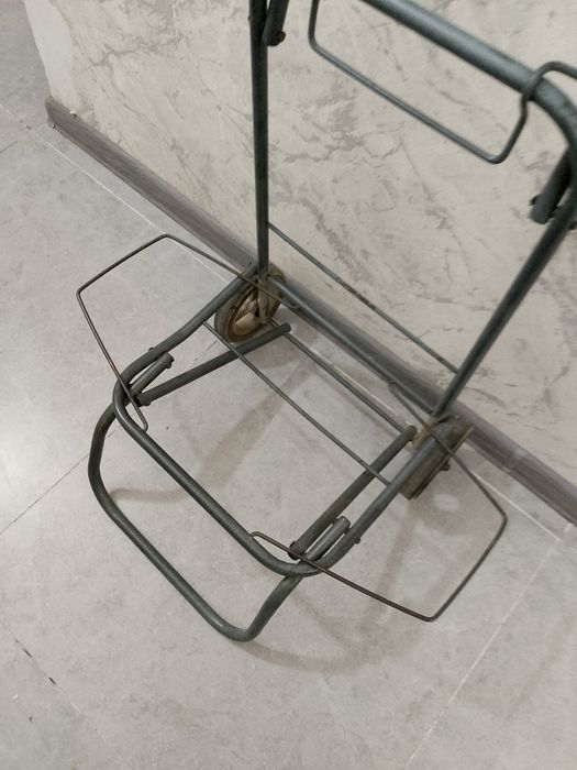 Металлическая тележка