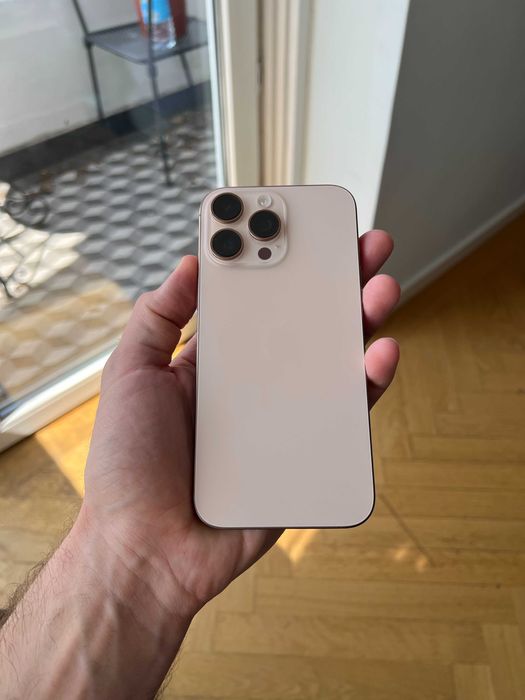 iPhone 16 PRO MAX 256 GB (INCA IN GARANTIE) culoare auriu (DESSERT TITANIUM)