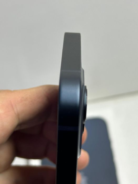 Продам Айфон 13 128г