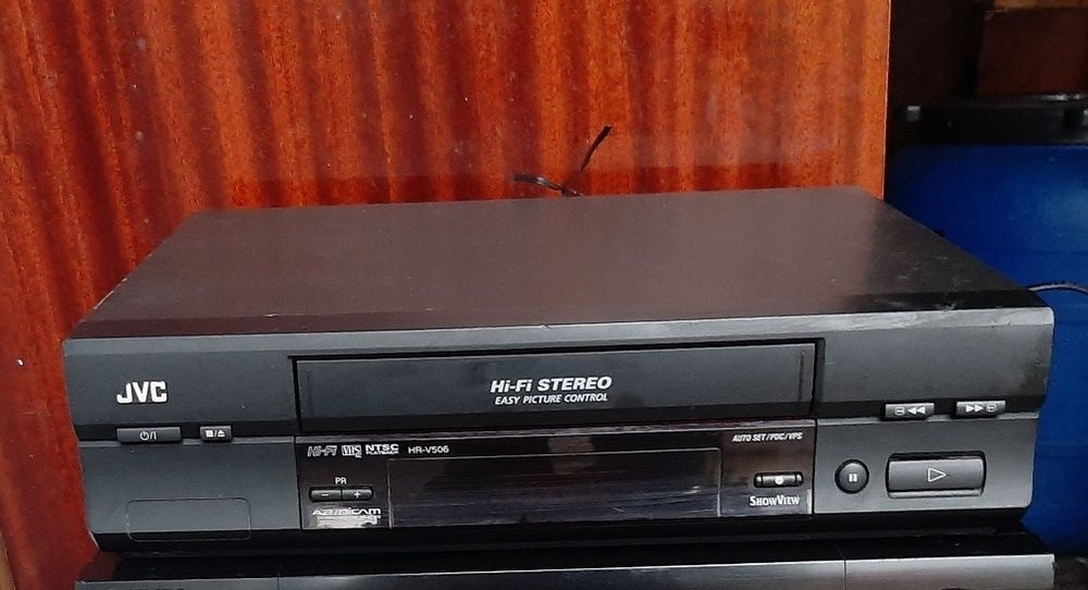 Vând video recorder jvc în stare bună