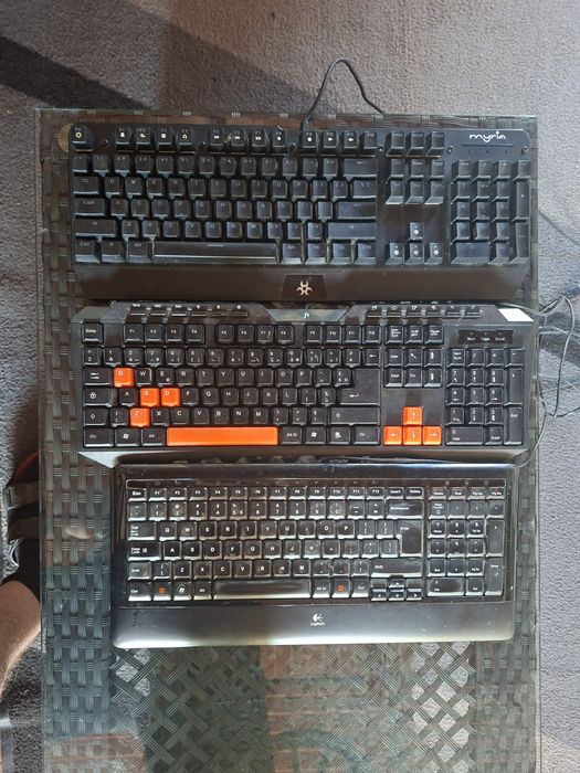 Vand 3 tastaturi
