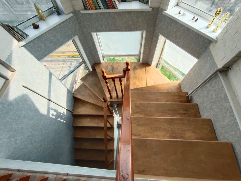 Продается недостроенный трехуровневый дом