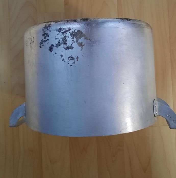 Кастрюля аллюминиевая. 8 литровая. Б/у.