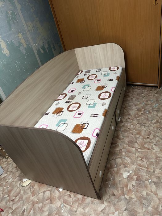 Продам шкаф и кровать