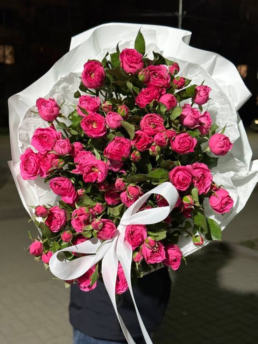 Букет кустовые розы свежий