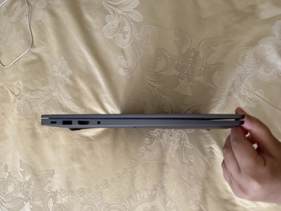 Ноутбук сатылады