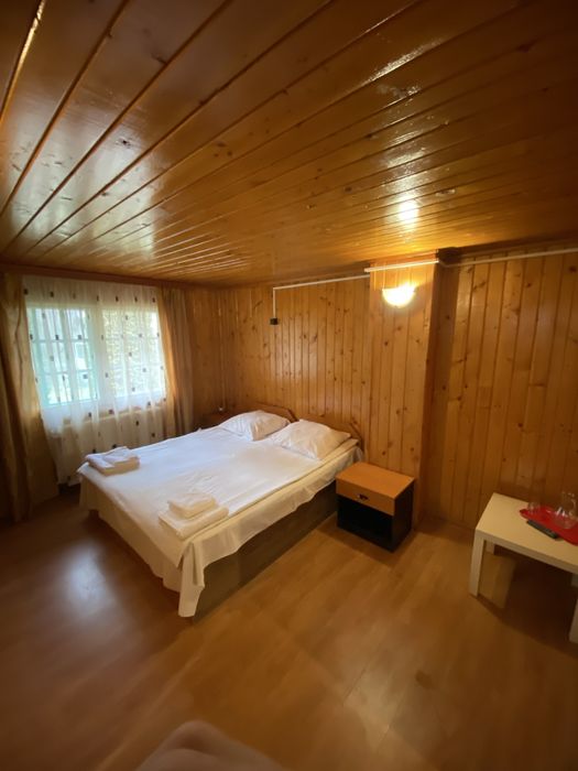 Inchiriez casa de vacanta 10-12 locuri