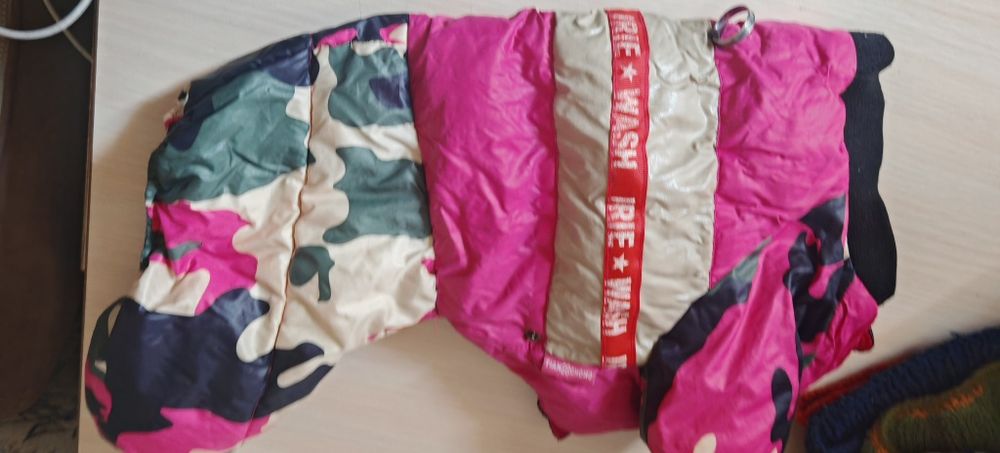 Продам одежду для маленькой, средней собаки