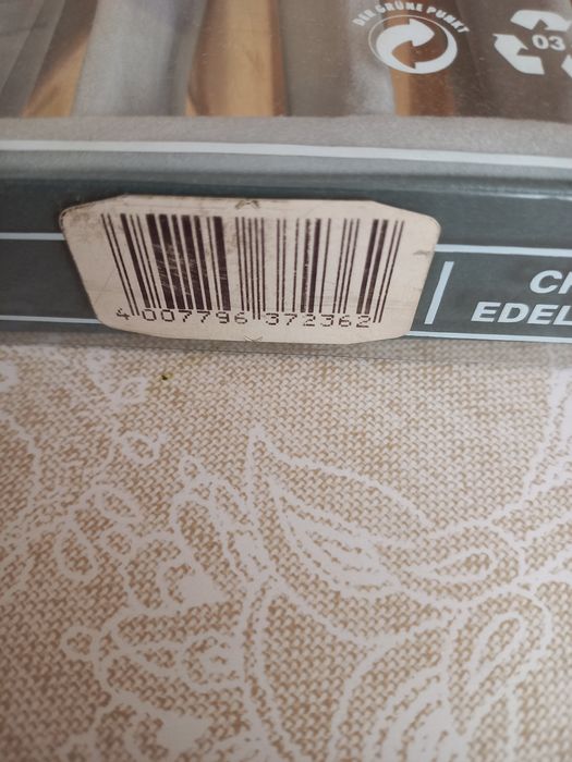 Набор ножей и вилок