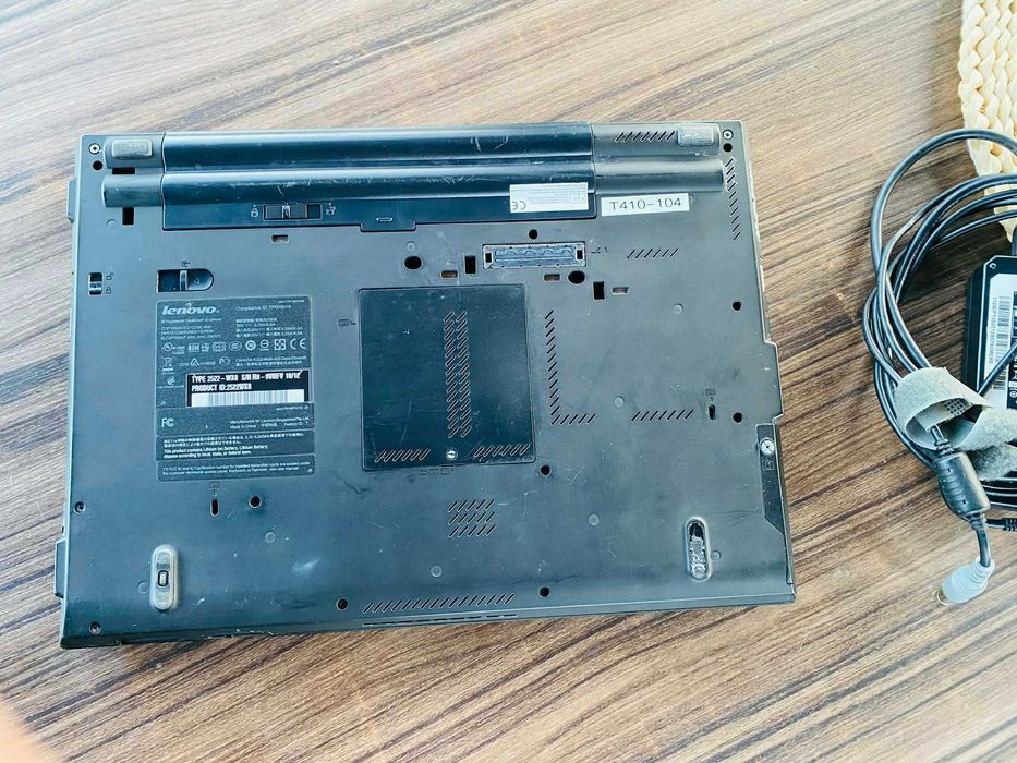 Продавам лаптоп Lenoivo ThinkPad T410