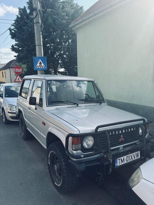 Mitsubishi Pajero Mk 1 2.5TD autoutilitara de Italia