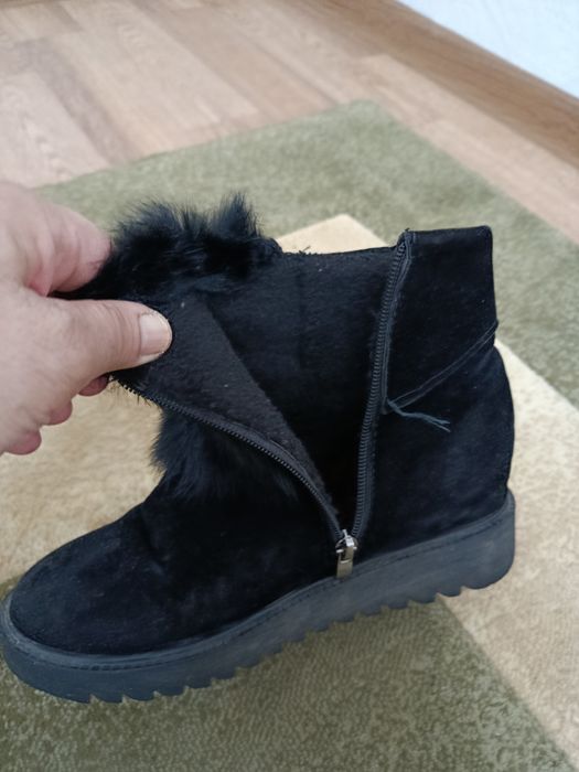 Продам детскую зимнию обувь