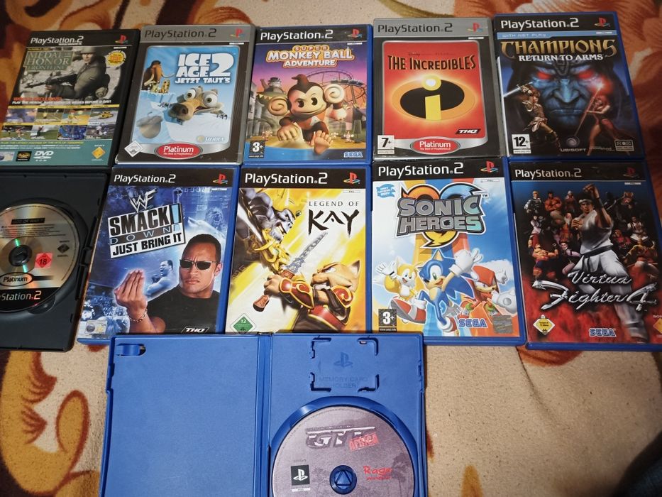 Продавам Ps2 Pro с 11 игри