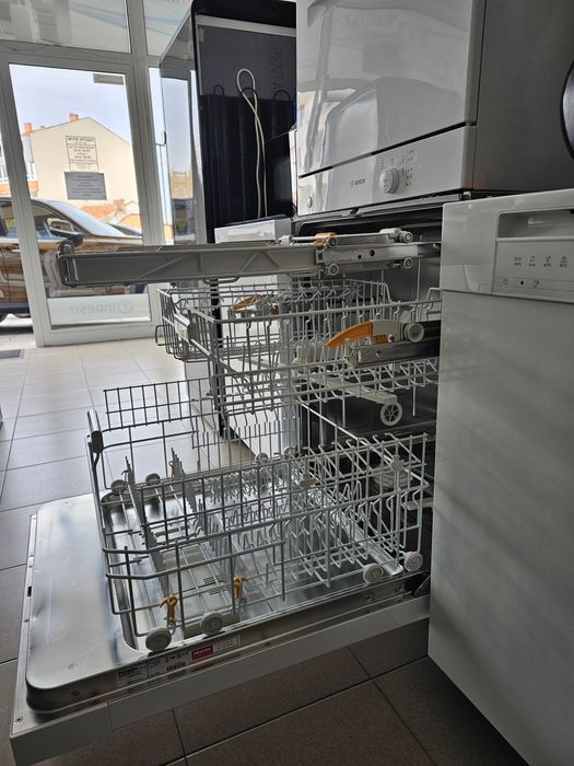 Съдомиялна за частично вграждане Míele