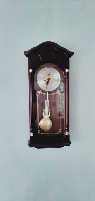 Продам часы с маятником и мелодией