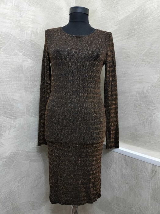 Продаю платье  с эффектной спинкой