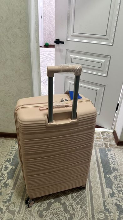 Новый чемодан сатылады