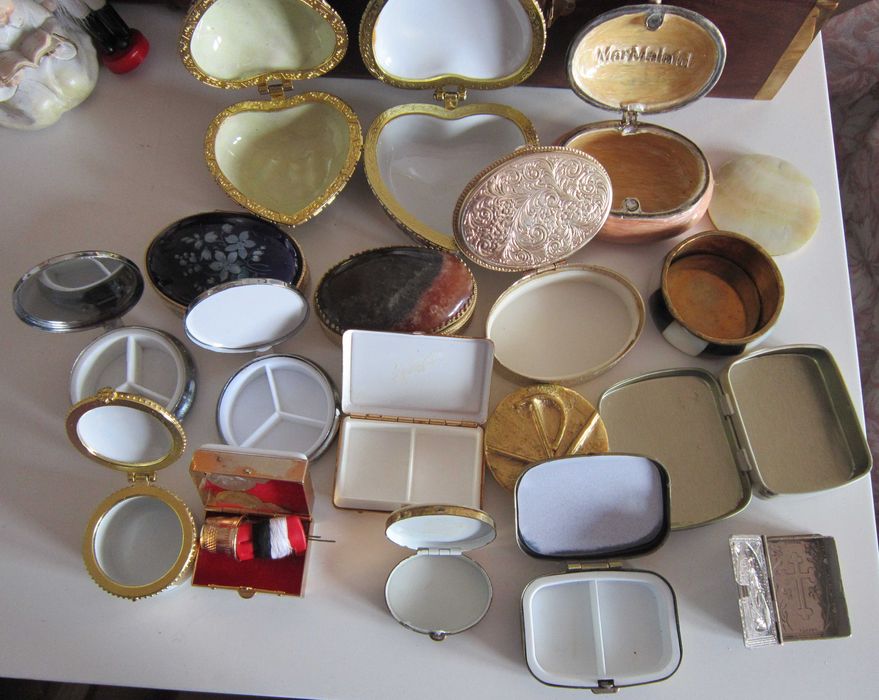 cutie inele bijuterii pastile Pill Box 23 cutiute vintage