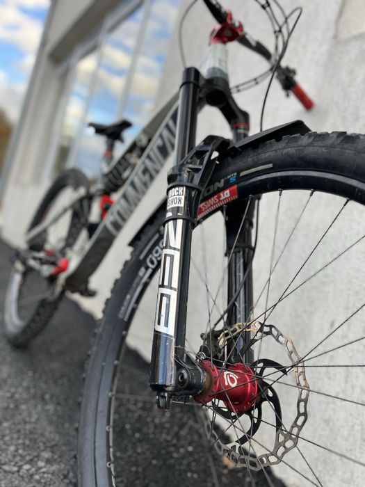 Останали части: RockShox Zeb, шок EXT Storia V3,Sram X01, Magura/Saint