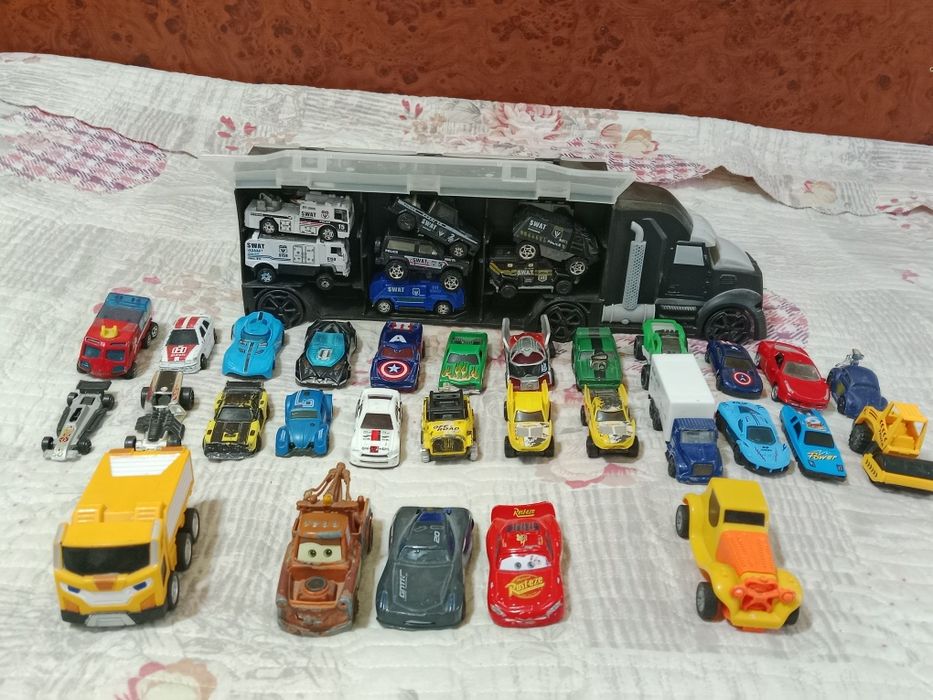 Срочно продается очень большое количество Lego +машины железные