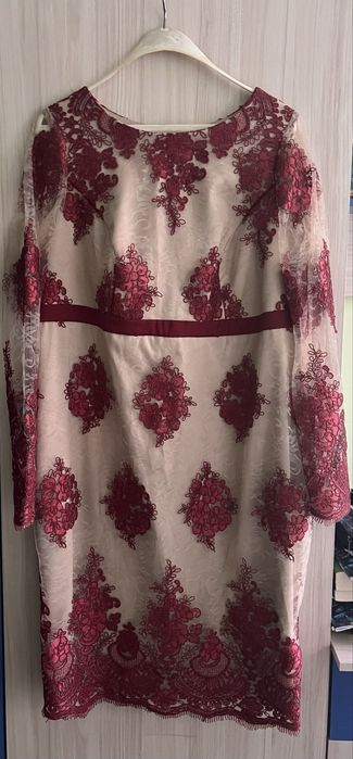 Дамска официална рокля с червена дантела 2XL/2ХЛ