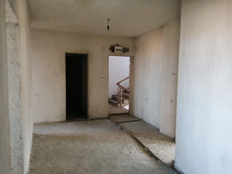 Продавам етаж от кооперация с акт 16 в гр.Петрич