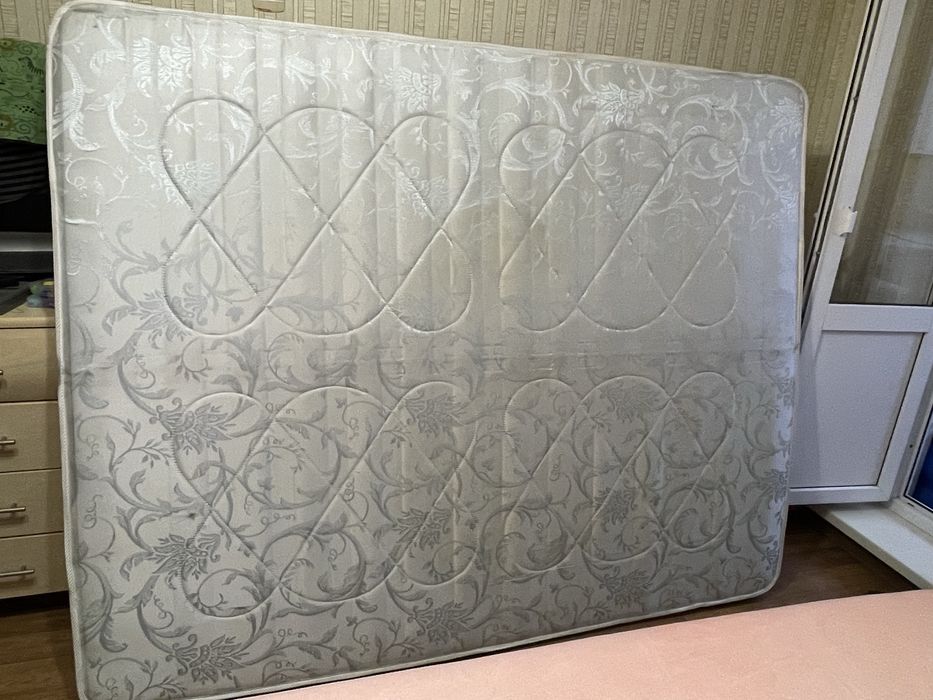 Продам кровать с матрасом б/у