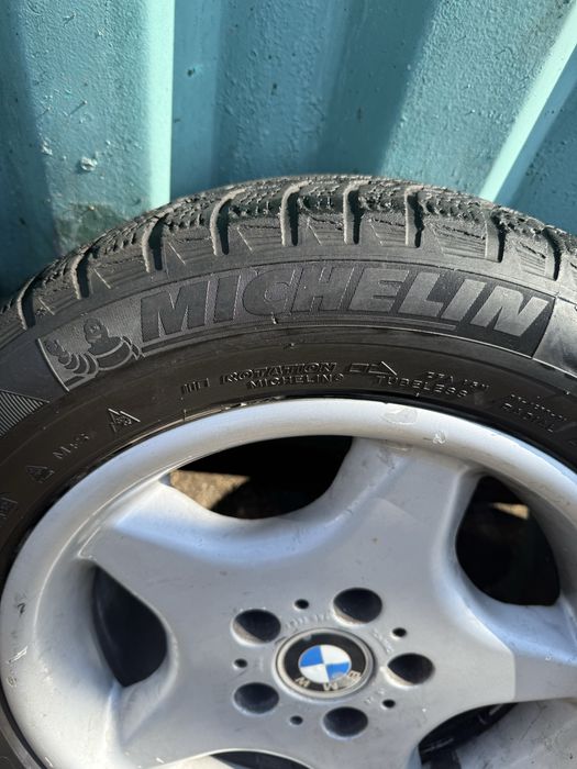 Продается диски с покрышками на BMW